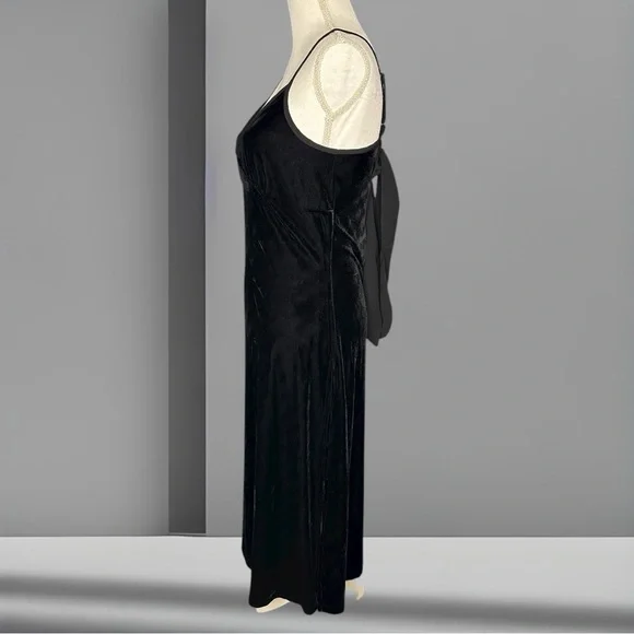 NWT Band Of The Free Girl Crush Black Velvet Midi Dress Size Medium - Picture 3 of 10